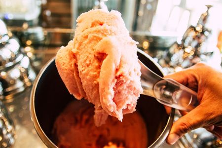 Helado artesano de sandía elaborado con fruta fresca